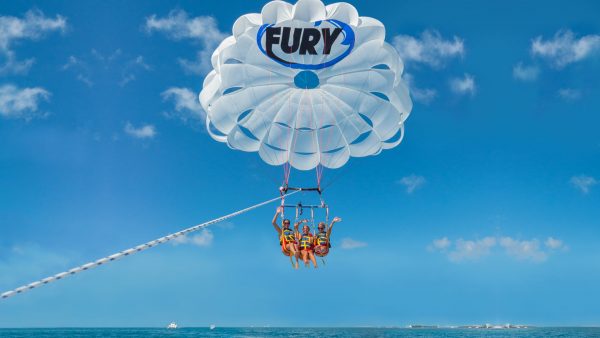 Image of people parasailing in Key West