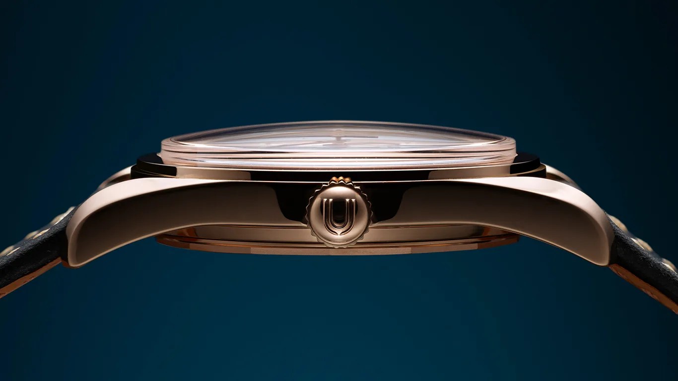 the side view of a universal geneve polerouter watch