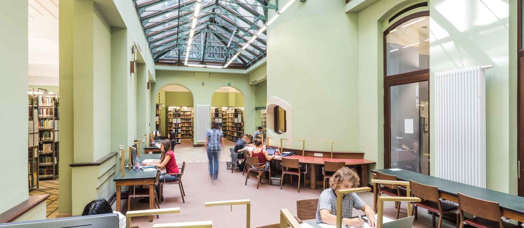 Foto des Lesesaals der Bibliothek der Orientwissenschaften in der Schillerstraße