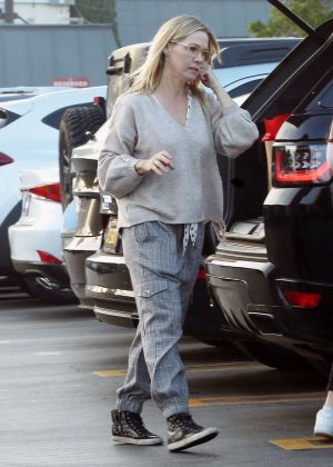 Jennie Garth - Christmas Shopping in Los Angeles