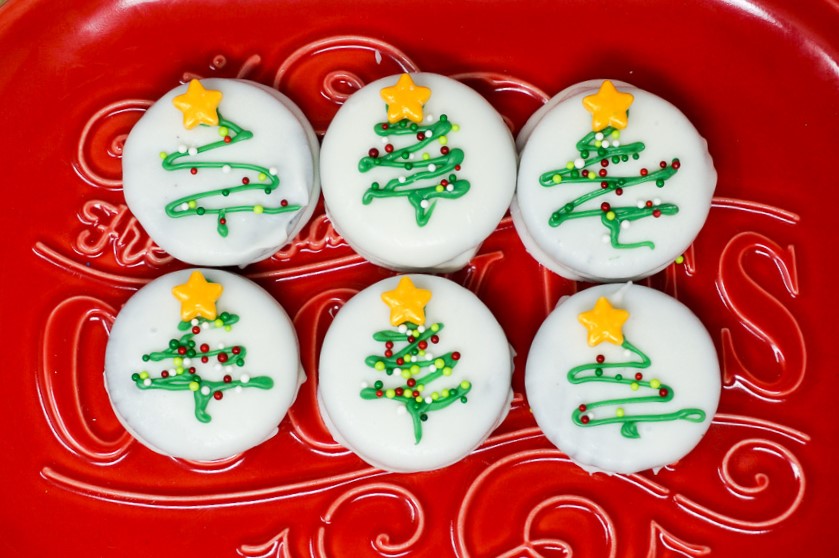 Easy Christmas Tree Oreos