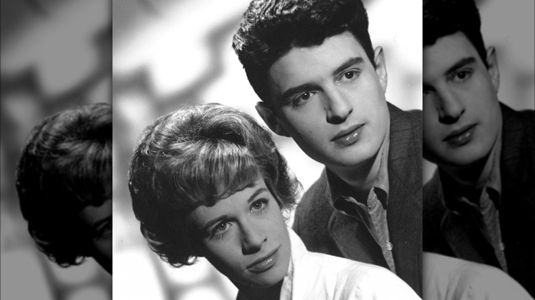 young Carole King and Gerry Goffin pose together