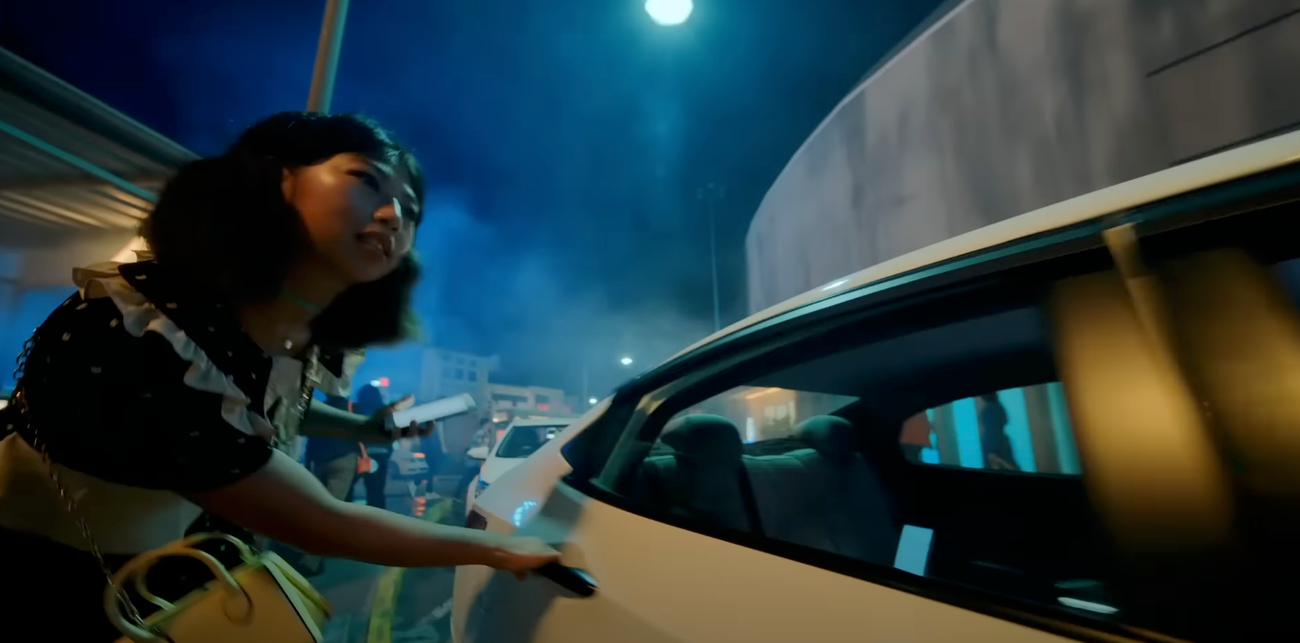 We see the preview image for a Gojek video with a woman getting into a car.