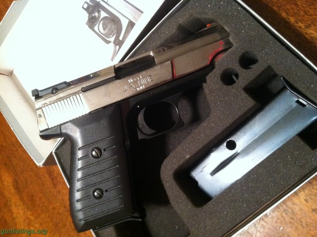 Pistols Jimenez 9mm