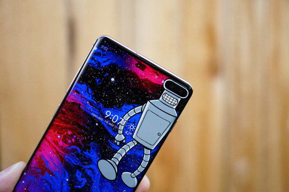 embrace Samsung Galaxy S10 Wallpaper