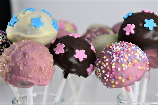 how much sugar per day photo of cake pops