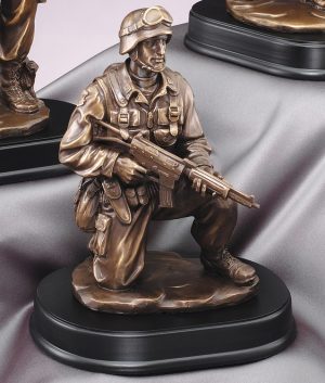 Kneeling solider statue in full gear with gun, mounted on black base, MIL204 is 6" x 10" Size, Weighs 4.8 lbs.