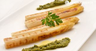 Espárragos a la plancha con pesto: una saludable y deliciosa receta vegana elaborada por Karlos Arguiñano