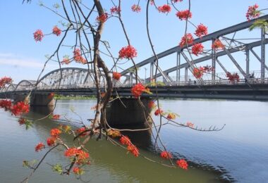 perfume river hue city