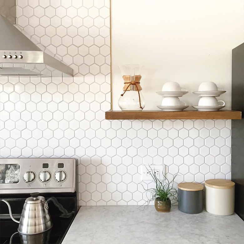 white honeycomb kitchen backsplash with white marble countertops