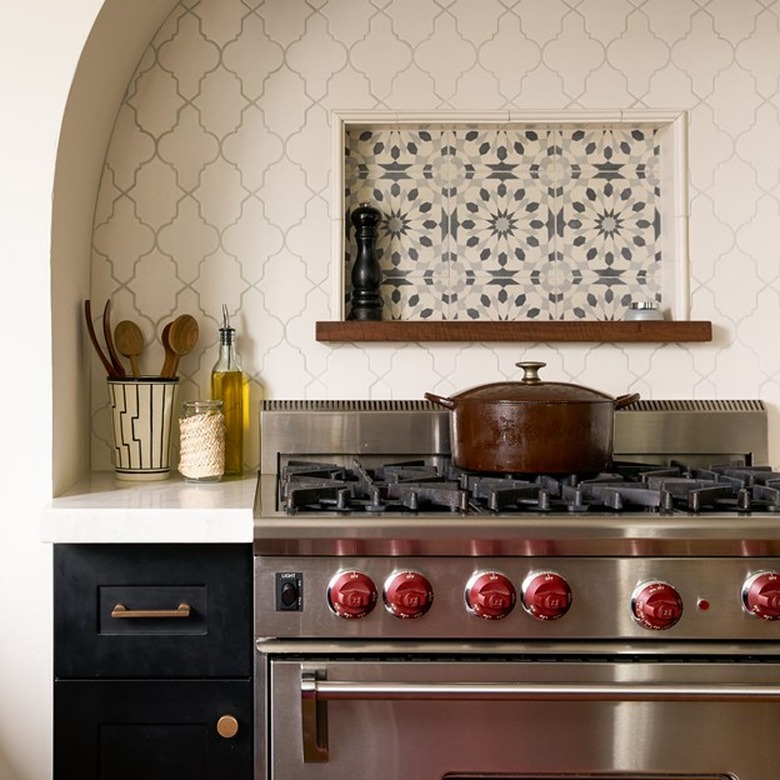 stove backsplash idea with tiled enclave