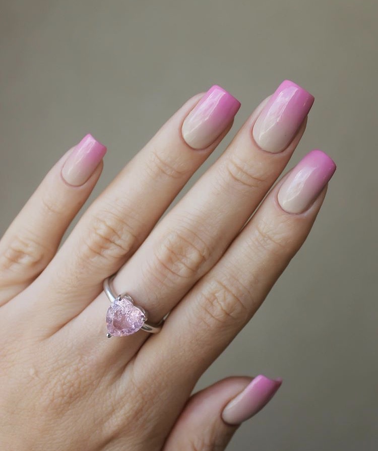 Pink and milk tea color ombre short nails