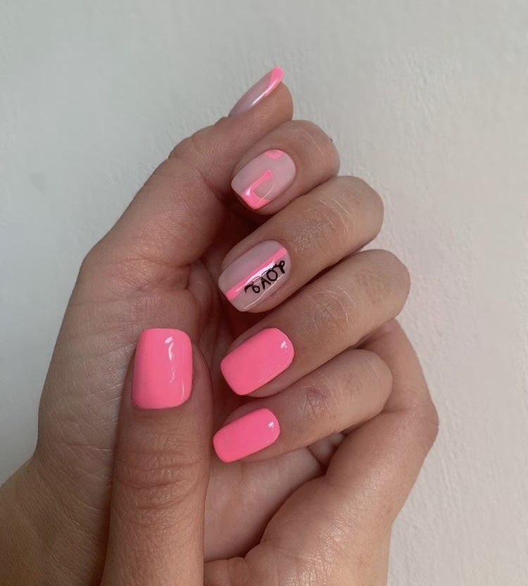 Pink transparent short creative design nails