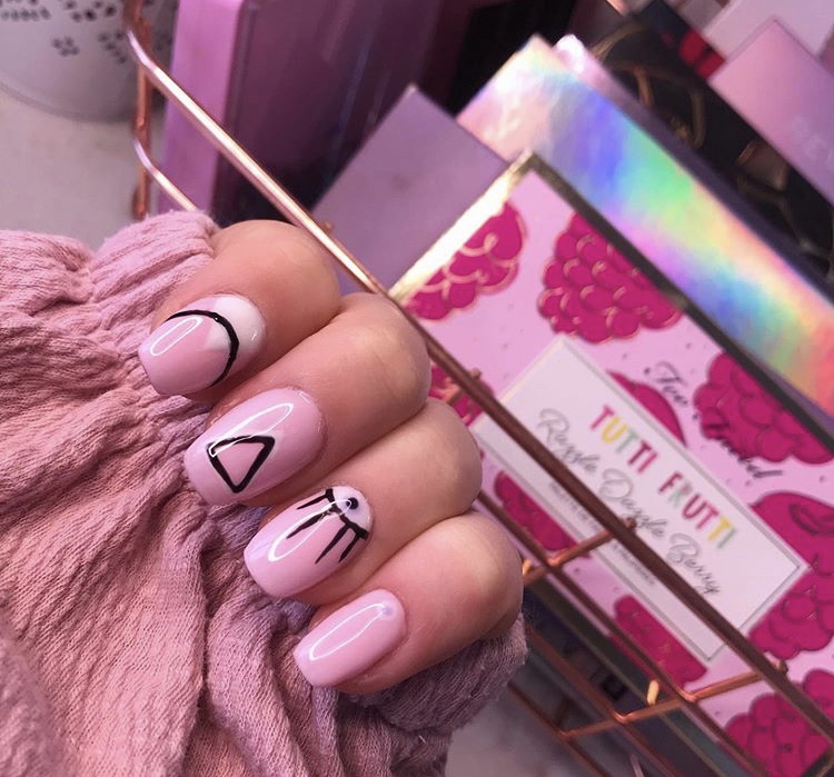 Pink geometric short acrylic nails