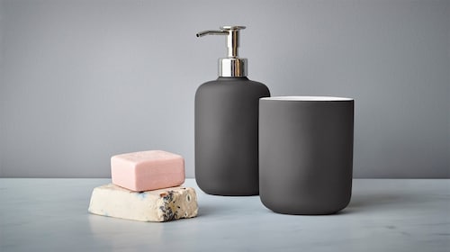 Soap dispensers & soap dishes