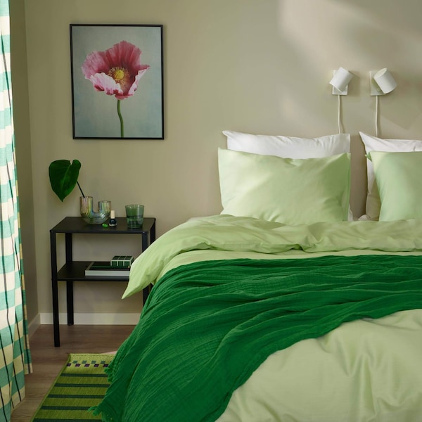 bed with green covers