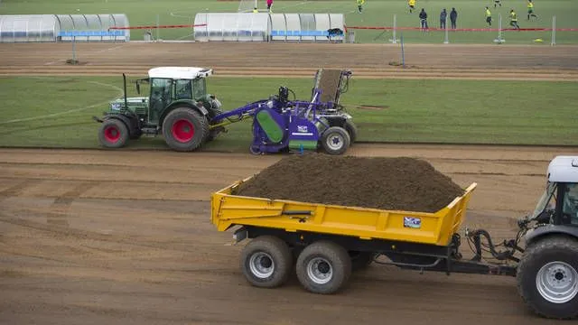 El nuevo césped llega a la Ciudad Deportiva | FC Barcelona