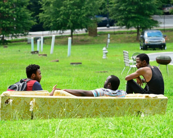 ATLANTA -- ÒThe Big BangÓ --  Episode 101 (Airs Tuesday, September 6, 10:00 pm e/p) Pictured: (l-r) Donald Glover as Earnest Marks, Brian Tyree Henry as Alfred Miles, Keith Standfield as Darius. CR: Guy D'Alema/FX