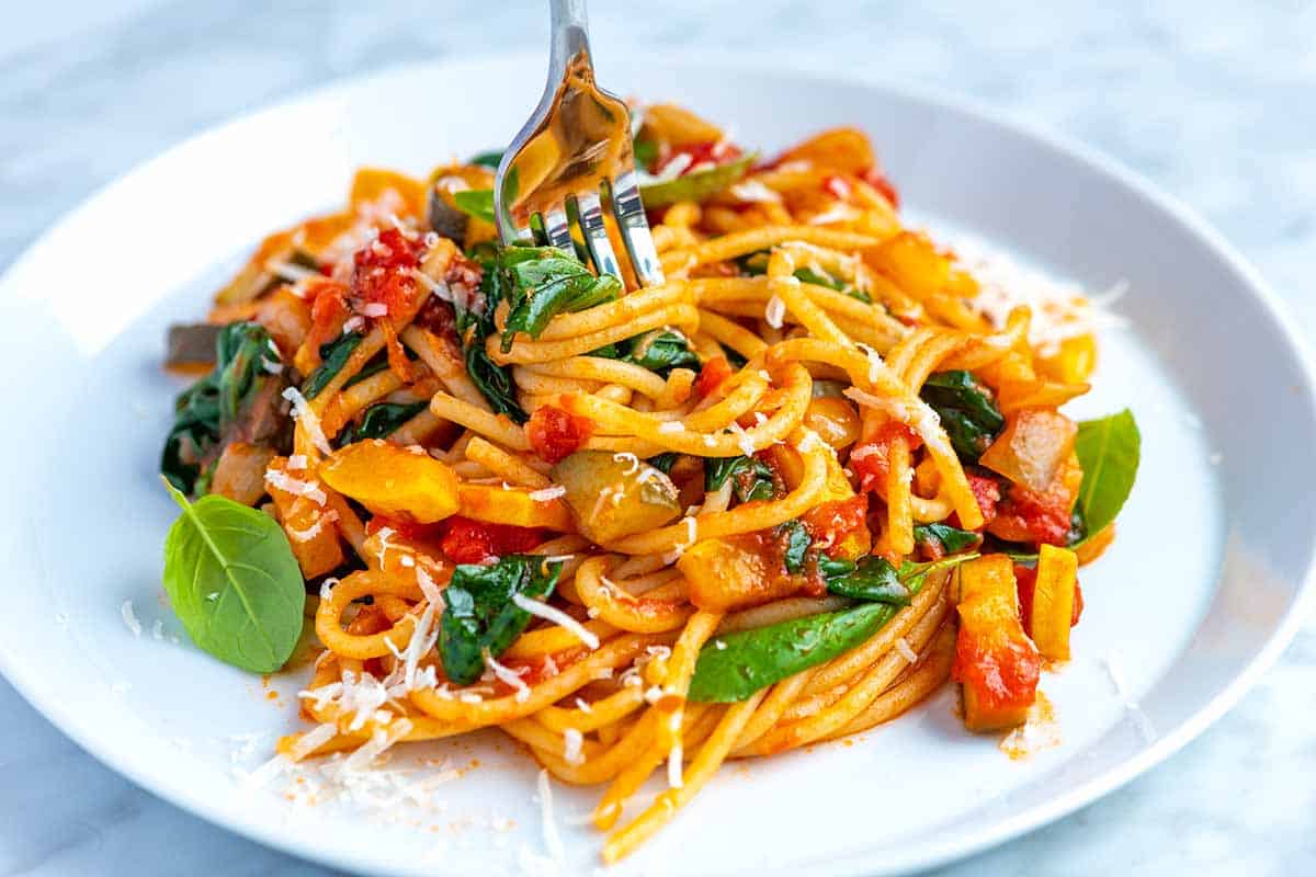 Veggie Spaghetti with Fresh Vegetables and Homemade Sauce