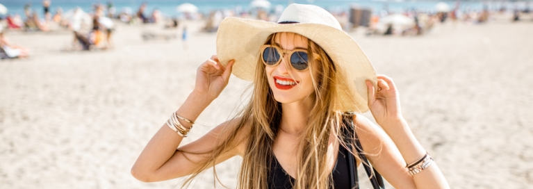 spain-barcelona-beach-youth-woman-masthead