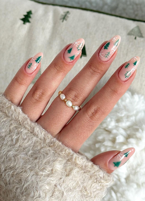 Festive Fingertips 52 Enchanting Christmas Nail Ideas : Elegant Evergreen Forest