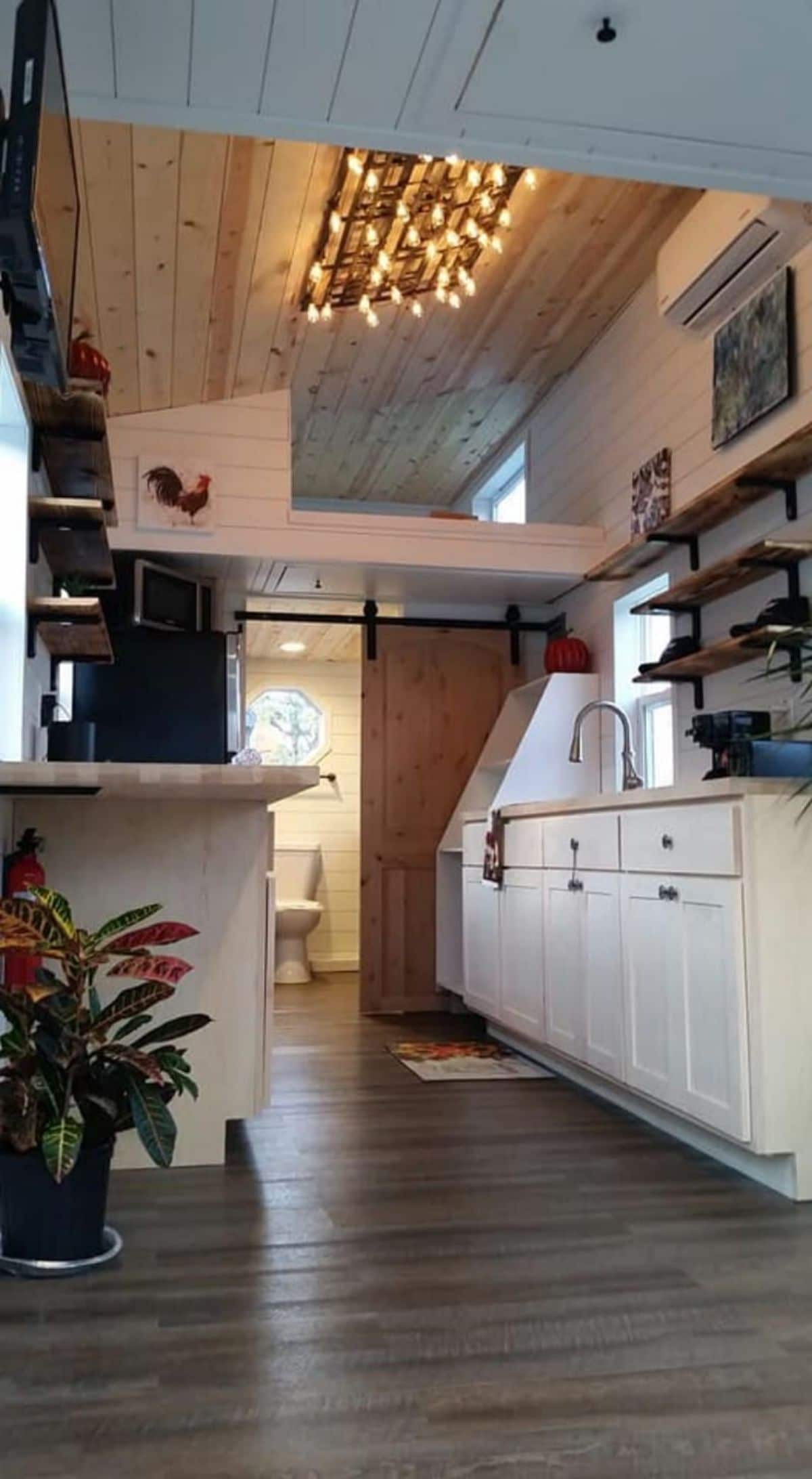 Tiny Home With Downstairs Bedroom - Image to u