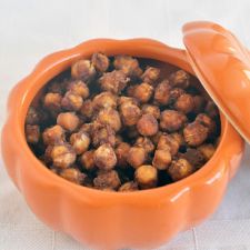 Pumpkin Spice Roasted Chickpeas