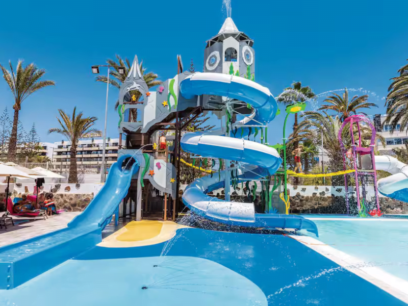 Discover the best baby and toddler friendly hotels in the Canary Islands with waterslides!