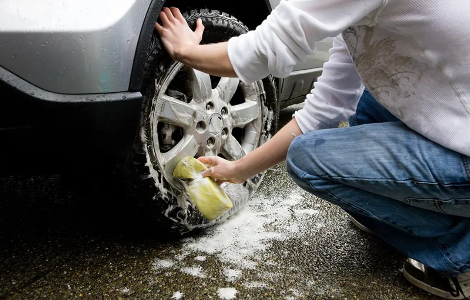 How to Clean Aluminum Alloy Wheels and Rims | Oil Eater