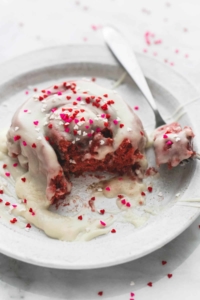 Red Velvet Cinnamon Rolls with Brown Butter Cream Cheese Frosting | lecremedelacrumb.com