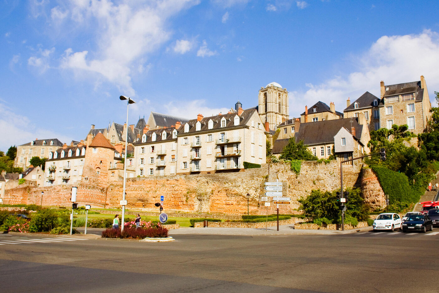 Les habitants du Mans (Sarthe) au smic peuvent ainsi désormais s’offrir 12 m2 supplémentaires en un an grâce à une baisse des tarifs de 12 % des prix de l'immobilier dans la ville. /Istock