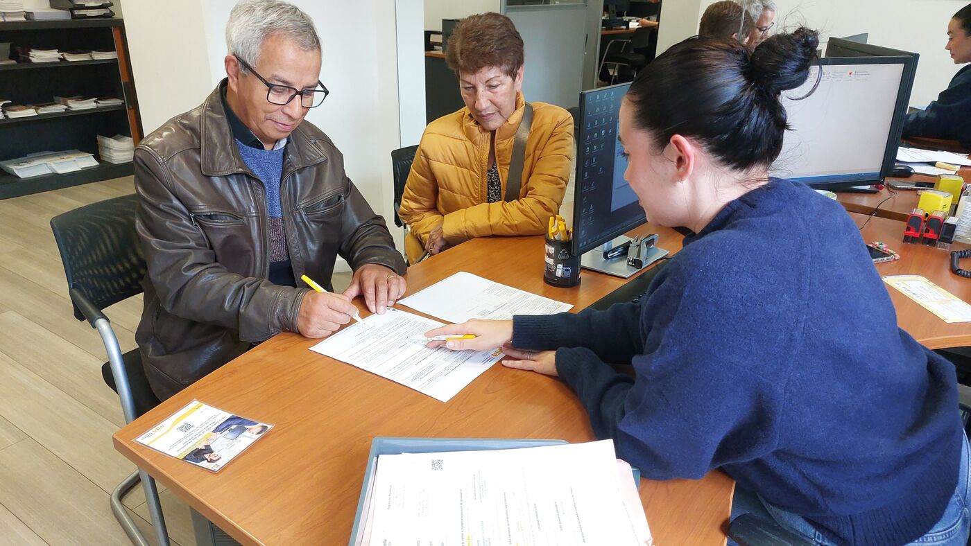 Montreuil (Seine-Saint-Denis), le 15 octobre. Antonio et Sylvia ont souscrit à la proposition tarifaire de la Mutuelle fraternelle de l'assurance, négociée avec la municipalité. LP/Elsa Marnette