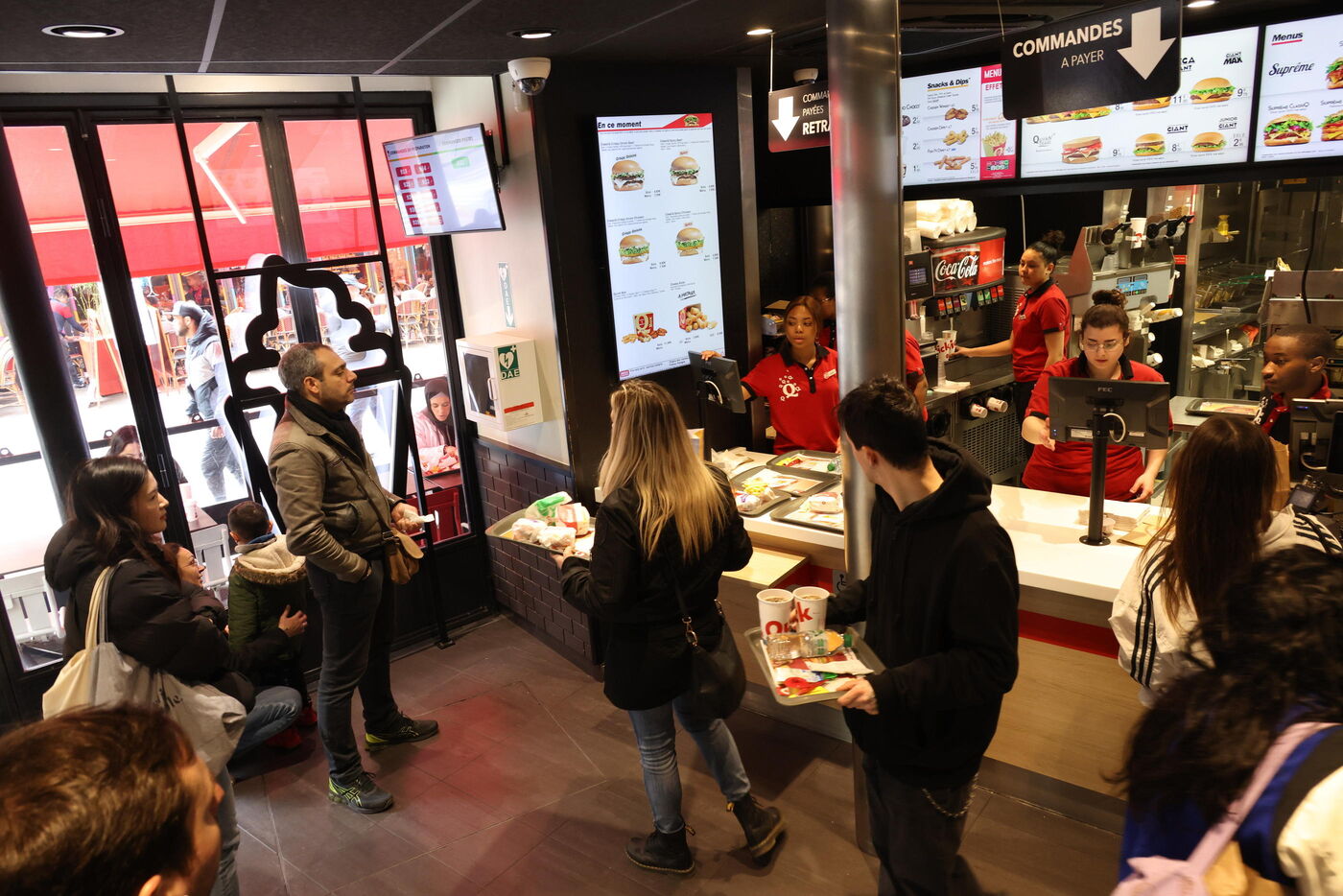 McDonald's et Burger King, mais également Quick (en photo), KFC et Popeyes, se livrent une âpre concurrence pour attirer les clients dans un contexte économique difficile. LP/Olivier Boitet