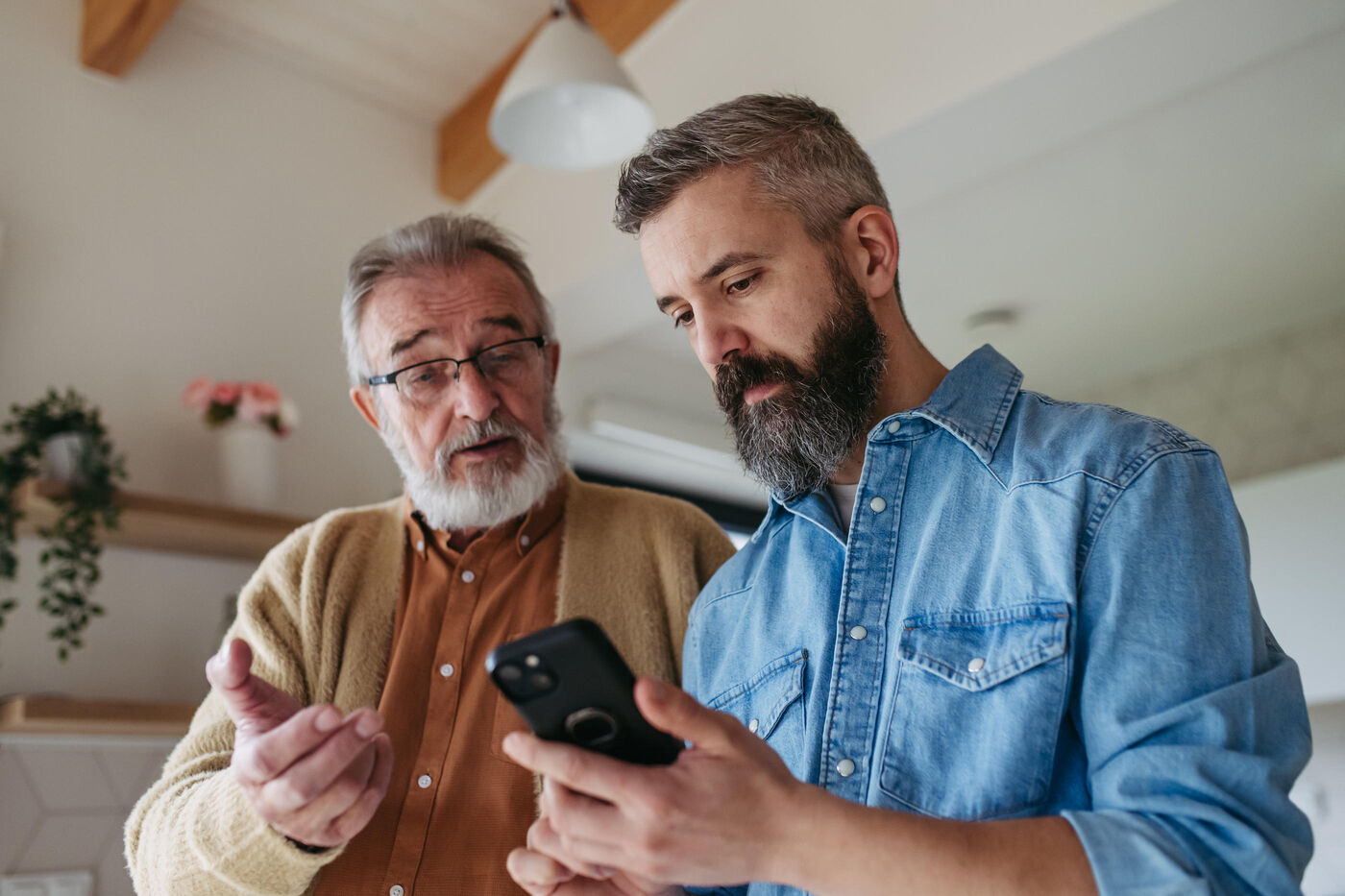 Bien que tout à fait légale, la pratique de micropaiement via l'opérateur télécom peut faire monter la facture mensuelle, jusqu'à 300 euros au maximum. (Illustration) Istock