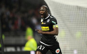  Stade Gerland (Lyon), le 5 décembre 2015. Cheikh Ndoye exulte après avoir ouvert le score pour Angers sur la pelouse lyonnaise.