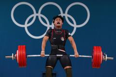 L'Indonésien Rizki Juniansyah a établi un nouveau record olympique à l'épaulé-jeté. (A. Perobelli/Reuters)