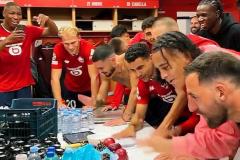 La joie des joueurs lillois dans les vestiaires après la victoire contre le Real Madrid mercredi (1-0).