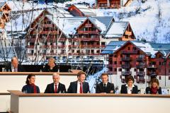 Marie Bochet, Laurent Wauquiez, David Lappartient, Emmanuel Macron, Amélie Oudéa-Castéra et Marie-Amélie Le Fur le 24 juillet, lors de l'attribution des Jeux 2030 aux Alpes françaises par le CIO. (F. Faugère/L'Équipe)