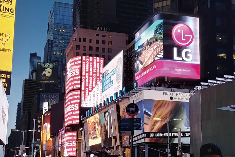 LG Electronics reklamerer for koreansk kulturarv på Times Square i New York