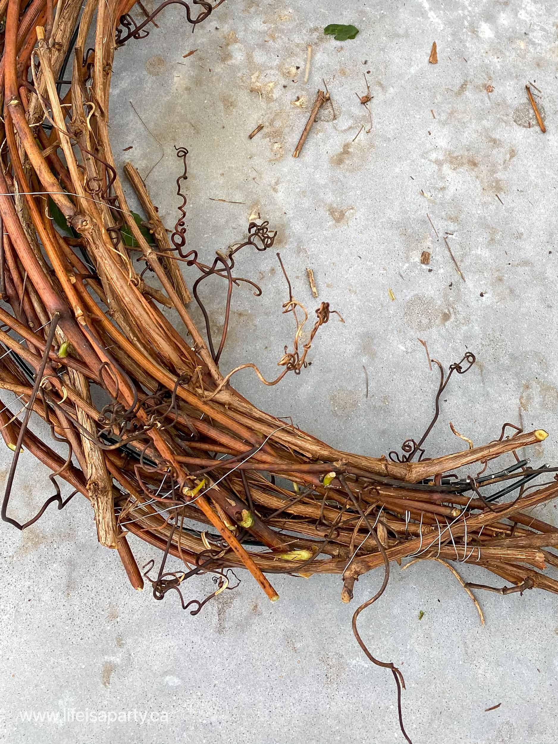 how to make a crescent moon shaped wreath