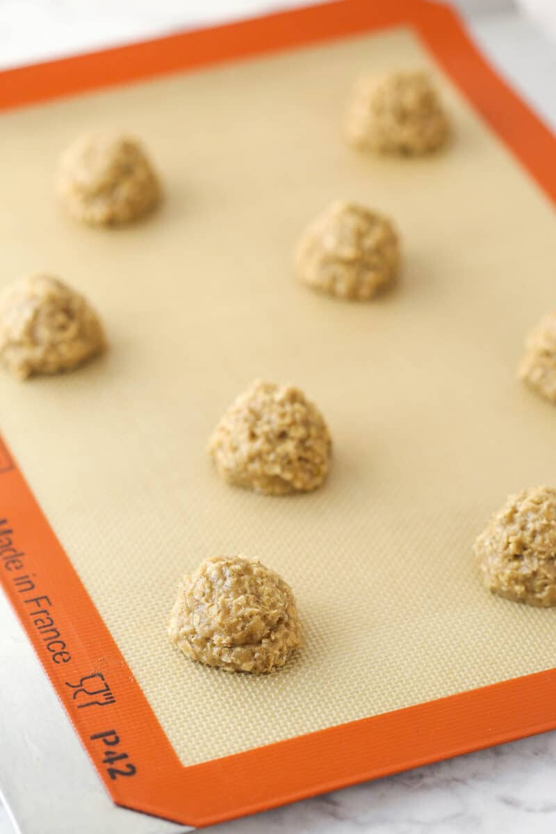 Silicon baking mat with 8 Moist Banana Oatmeal Cookies balls.