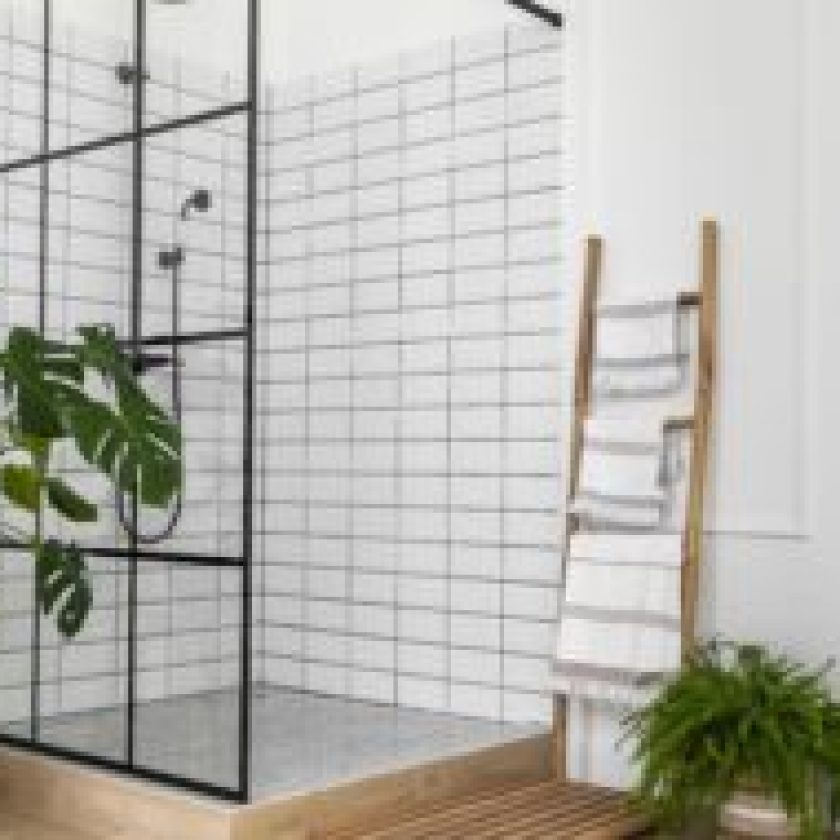 Linear shower trays