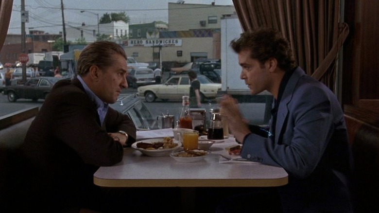 Robert De Niro and Ray Liotta in restaurant