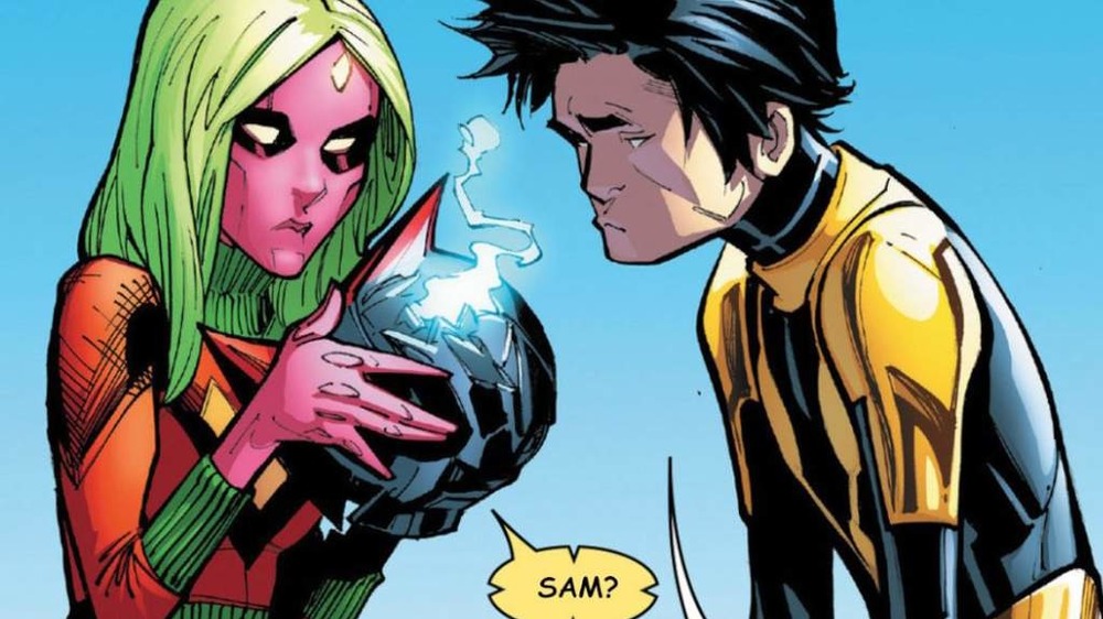 Viv Vision holding Nova helmet