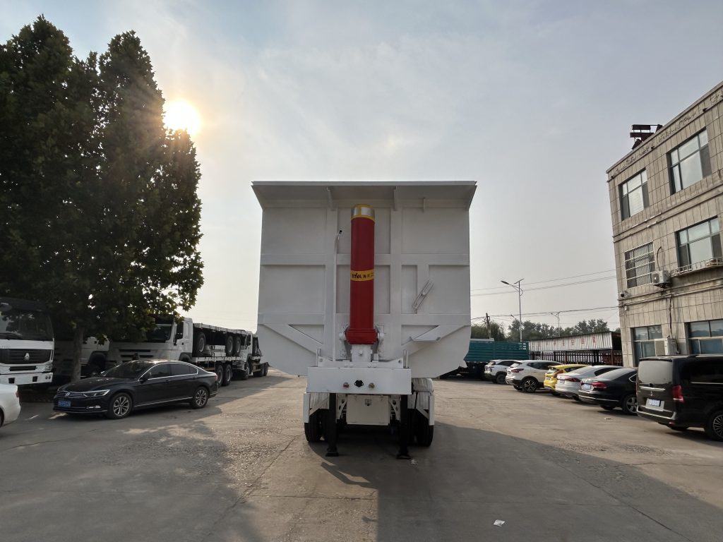 LUCKIN 4 Axle Rear Dump Tipper Semi Trailer With HYVA Hydraulic Lifiting Cylinder插图5