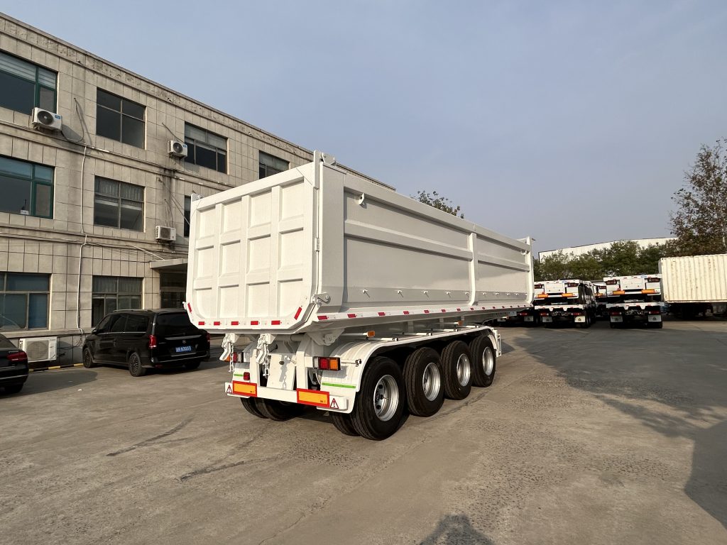 LUCKIN 4 Axle Rear Dump Tipper Semi Trailer With HYVA Hydraulic Lifiting Cylinder插图4