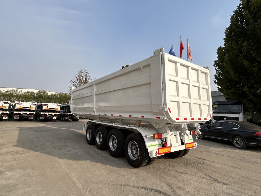 LUCKIN 4 Axle Rear Dump Tipper Semi Trailer With HYVA Hydraulic Lifiting Cylinder插图3