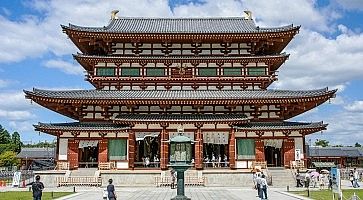 Il tempio Yakushi-ji a Nara.