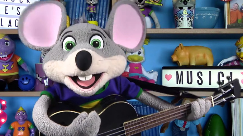 Chuck E. Cheese puppet playing guitar