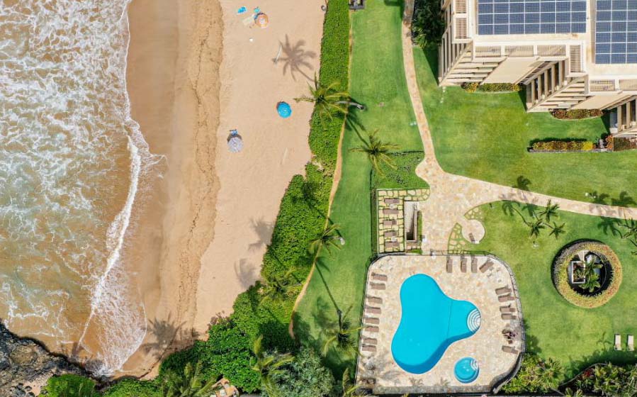 oceanfront pool and hot tub